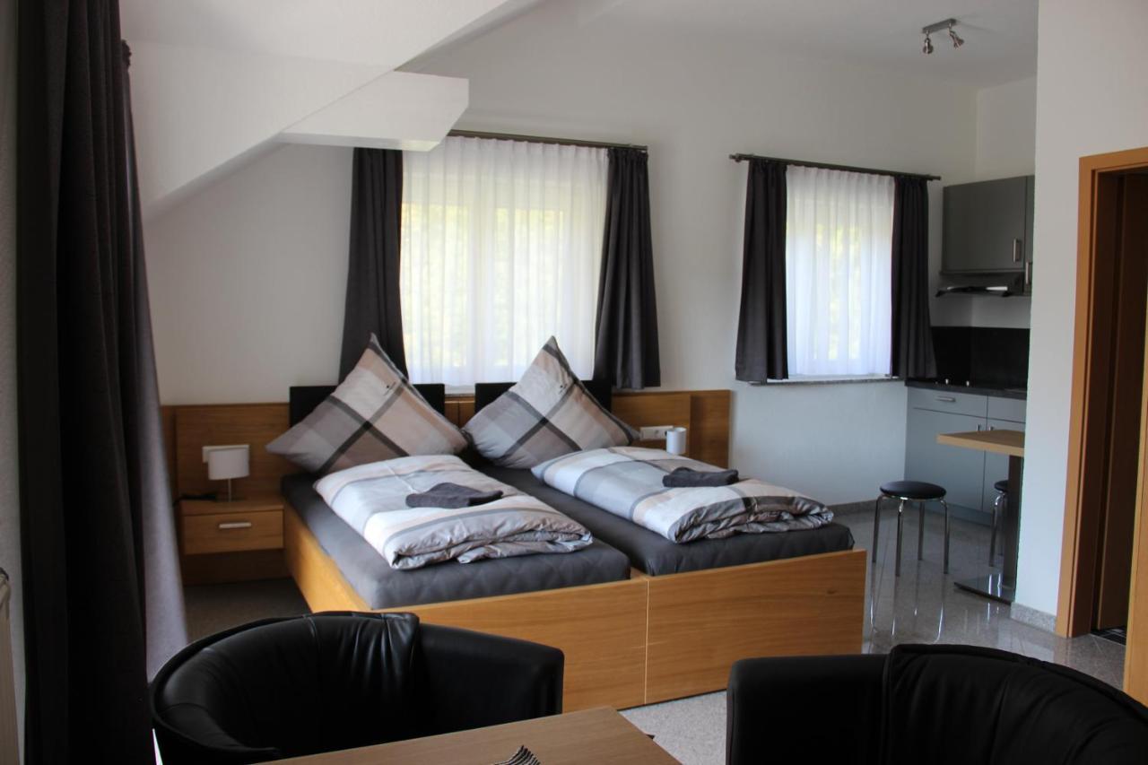 Zum Kreuzritter Aparthotel Wuestenrot Esterno foto