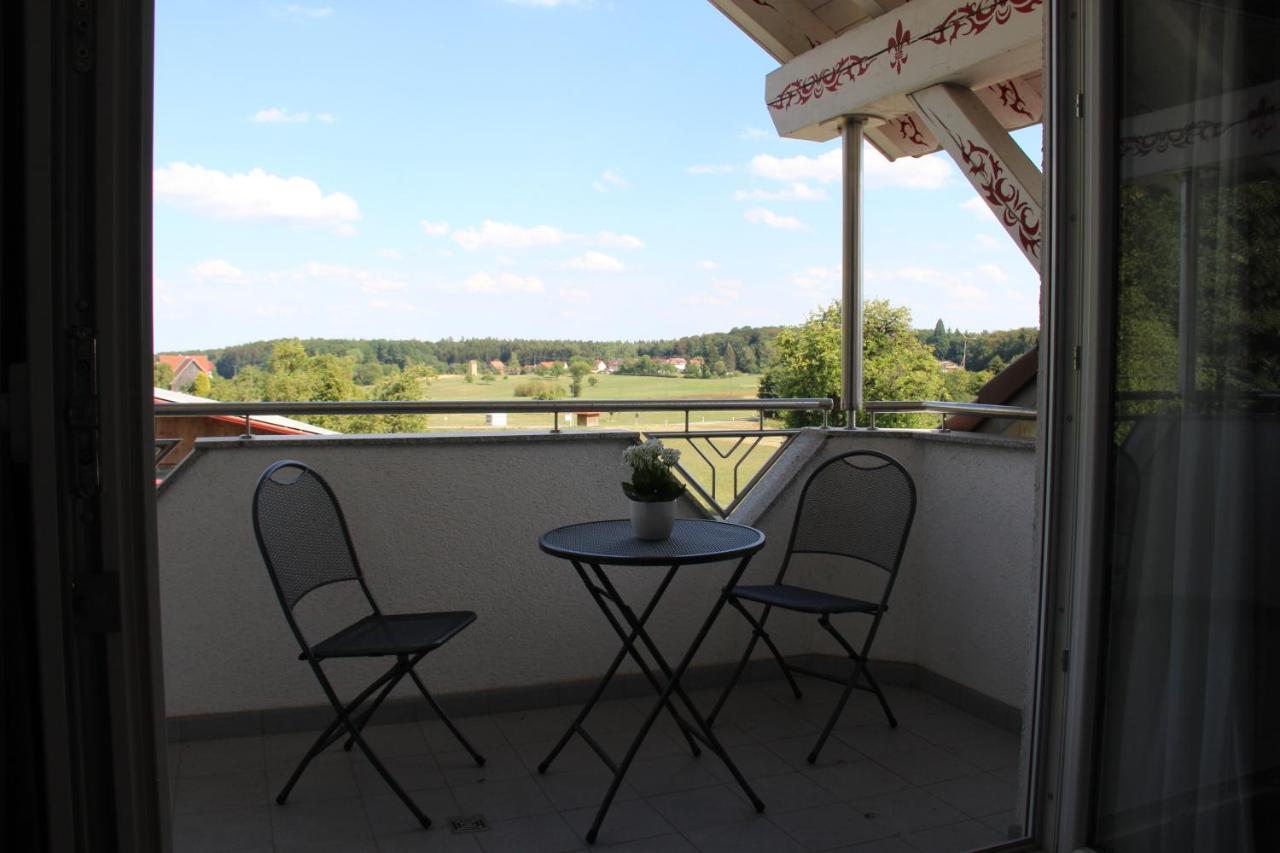 Zum Kreuzritter Aparthotel Wuestenrot Esterno foto