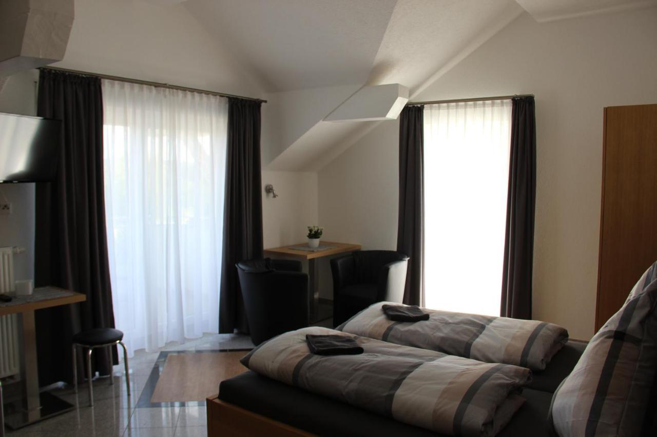 Zum Kreuzritter Aparthotel Wuestenrot Esterno foto
