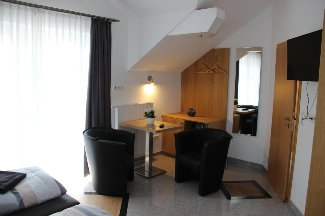Zum Kreuzritter Aparthotel Wuestenrot Esterno foto